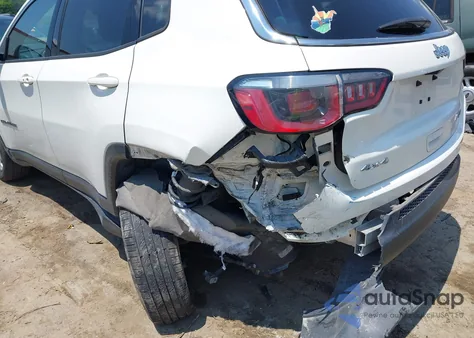 2018 Jeep Compass Latitude 4X4 из США, поврежденный, VIN 3C4NJDBB5JT256809